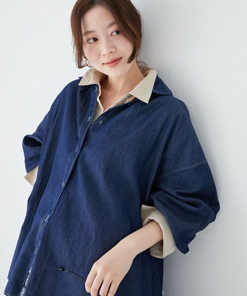 le.coeur blanc(ルクールブラン)の「《WEB限定アイテム》バックデザインオーバーデニムシャツ(シャツ/ブラウス・レディース・オフホワイト/ブルー/ネイビー・38)」の1枚目の写真