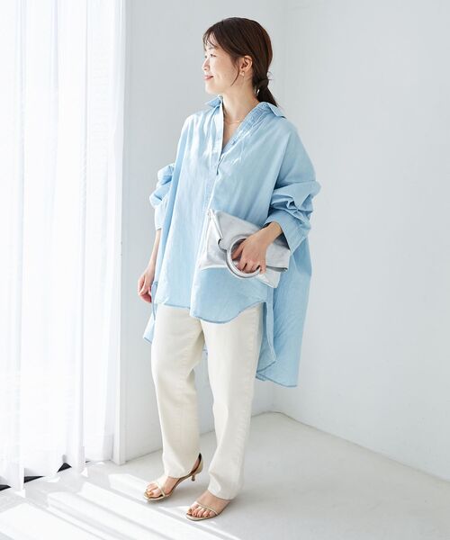 le.coeur blanc(ルクールブラン)の「《WEB限定アイテム》バックデザインオーバーデニムシャツ(シャツ/ブラウス・レディース・オフホワイト/ブルー/ネイビー・38)」の6枚目の写真
