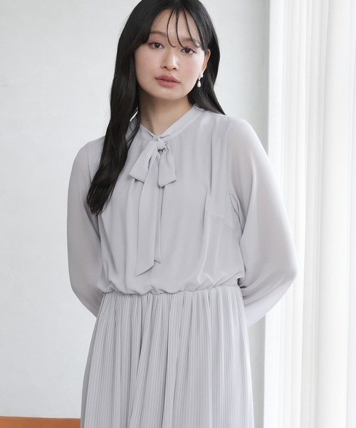 TRUDEA(トルディア)の「ボウタイジョーゼットプリーツワンピース(ワンピース・レディース・ネイビー/ライトグレー/ブラック・MEDIUM/LARGE)」の22枚目の写真