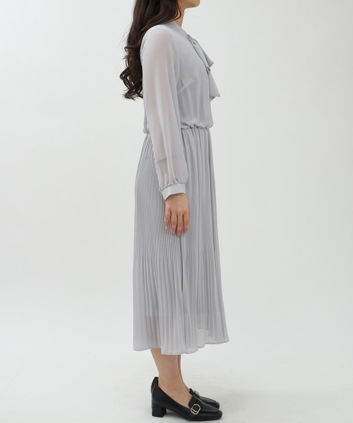 TRUDEA(トルディア)の「ボウタイジョーゼットプリーツワンピース(ワンピース・レディース・ネイビー/ライトグレー/ブラック・MEDIUM/LARGE)」の14枚目の写真