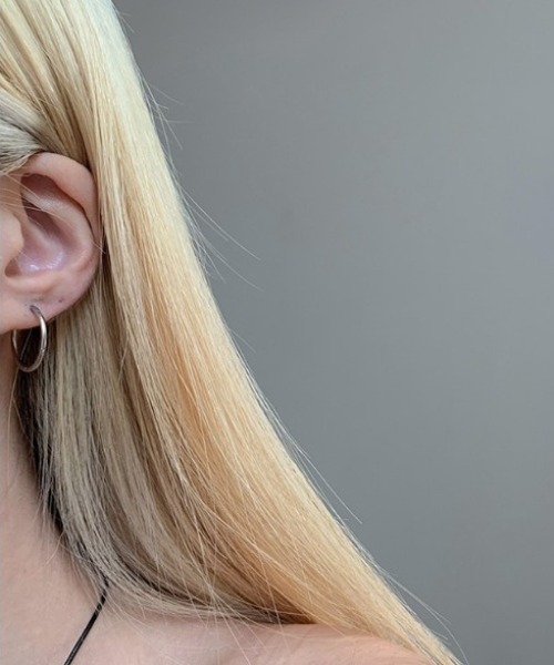 BLACKUP(ブラックアップ)の「ブシサージカルイヤリング (1.5mm)(ピアス(両耳用)・レディース・ゴールド/シルバー・SMALL/MEDIUM/LARGE)」の5枚目の写真