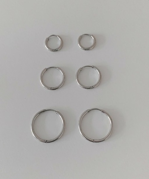 BLACKUP(ブラックアップ)の「ブシサージカルイヤリング (1.5mm)(ピアス(両耳用)・レディース・ゴールド/シルバー・SMALL/MEDIUM/LARGE)」の12枚目の写真