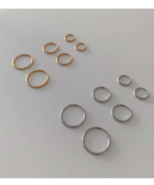 BLACKUP(ブラックアップ)の「ブシサージカルイヤリング (1.5mm)(ピアス(両耳用)・レディース・ゴールド/シルバー・SMALL/MEDIUM/LARGE)」の11枚目の写真