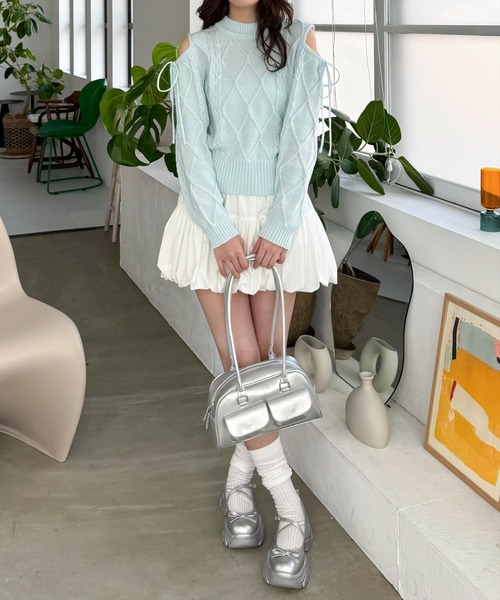 clear（クリア）の「オープンショルダーケーブル編みニットトップス[春ニット ガーリー]≪再入荷≫（ニット/セーター・レディース・アイボリー/サックスブルー/ピンク/グレー・F）」の7枚目の写真
