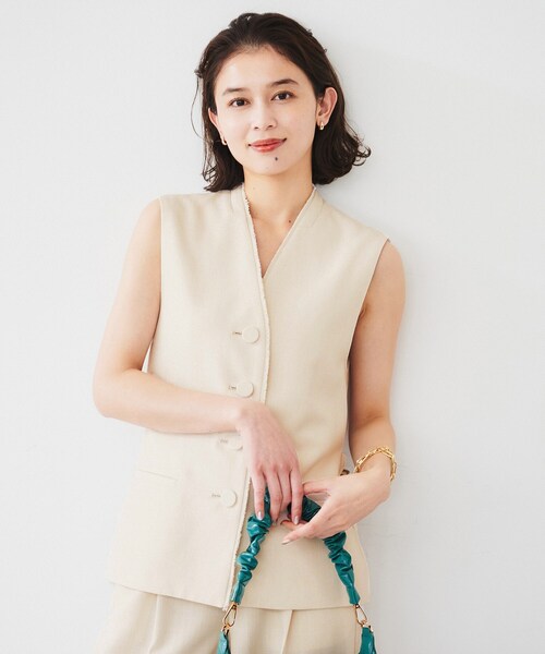 UNTITLED(アンタイトル)の「【セットアップ可能】リネンライクキャンバス ジレ(ベスト・レディース・ベージュ/アイボリー・44/48/04/02/00)」の4枚目の写真