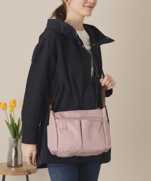 ITS'DEMO（イッツデモ）の「9ポケットショルダー（ショルダーバッグ・レディース・ライトグレー/ブラック/ベビーピンク/ネイビー・00）」の4枚目の写真