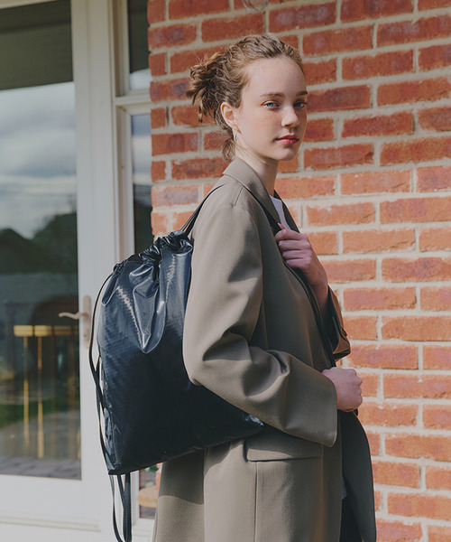 E/W CITY DRAWSTRING BAG アップタウンサンドバー/ブラック