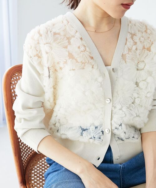 le.coeur blanc（ルクールブラン）の「《WEB限定アイテム》チュール刺繍Vネックカーディガン（カーディガン/ボレロ・レディース・アイボリー/ピンクベージュ/ブラック・38）」の7枚目の写真