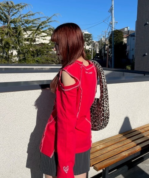 HTH（エイチティーエイチ）の「Shoulder point long Tee（Tシャツ/カットソー・レディース・アッシュ/グレー/レッド/アクア・フリー）」の13枚目の写真
