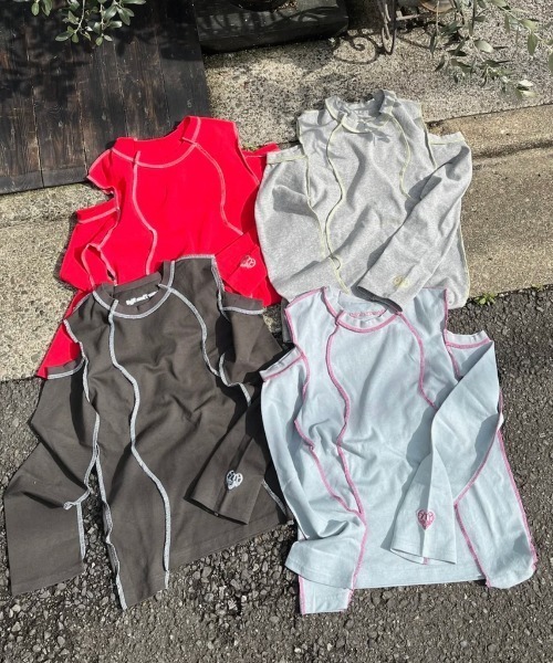 HTH（エイチティーエイチ）の「Shoulder point long Tee（Tシャツ/カットソー・レディース・アッシュ/グレー/レッド/アクア・フリー）」の11枚目の写真