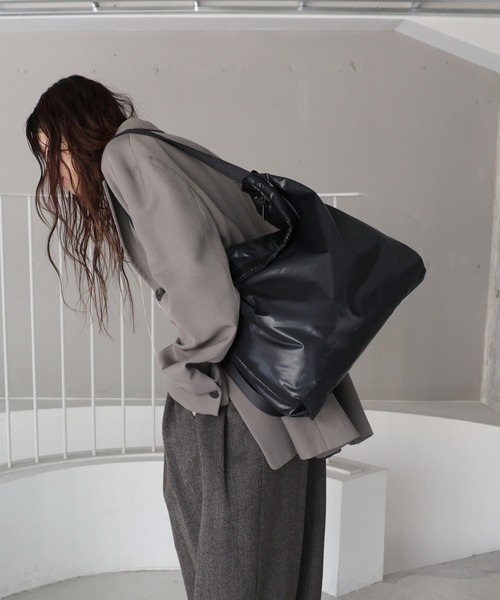 POMTATA(ポンタタ)の「POMTATA/ポンタタ/END shoulder/P3083(ショルダーバッグ・レディース・ブラック・F)」の2枚目の写真
