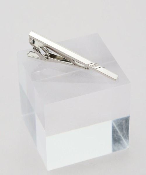 TAKA-Q(タカキュー)の「【真鍮】タカキュー 日本製 三角カット タイバー(ネクタイピン・メンズ・シルバー・FREE)」の1枚目の写真