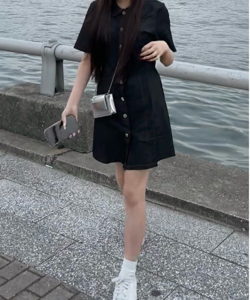 Mejoul(メジュール)の「ウエストフィットデニムミニワンピース(シャツワンピース・レディース・ブルー/ブラック・F)」の19枚目の写真