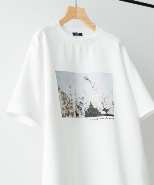 ITEMS URBANRESEARCH（アイテムズ アーバンリサーチ）の「Art Graphic ポンチTシャツ Wind（Tシャツ/カットソー・メンズ・ブラック/ホワイト・MEDIUM/LARGE）」の2枚目の写真