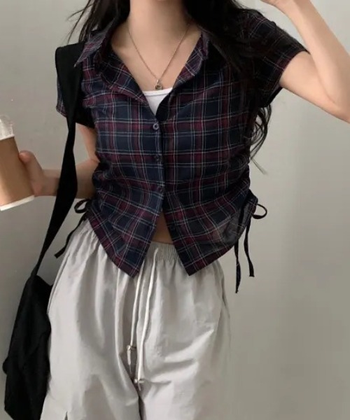 Teem Store(チームストア)の「サイドシャーリングコンパクト シアーチェック半袖シャツ(シャツ/ブラウス・レディース・ホワイト/ネイビー・F)」の14枚目の写真