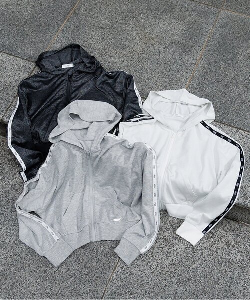 algy（アルジー）の「UVカットラインスリーブパーカー（パーカー・キッズ・ブラック/オフホワイト/グレー・XX-SMALL/X-SMALL/MEDIUM/SMALL）」の4枚目の写真