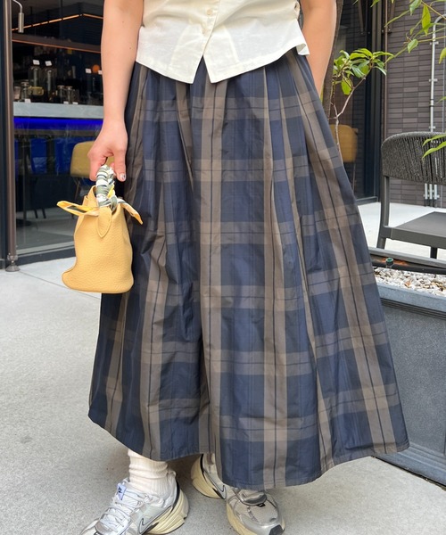 StyleSea（スタイルシー）の「チェック柄タフタスカート（スカート・レディース・ブラック/ベージュ/グレー/ブラウン/カーキ/ネイビー/グレイッシュベージュ/マルチ/ブルー/グリーン/オレンジ/ブルー系その他/ピンク/イエロー・FREE）」の4枚目の写真