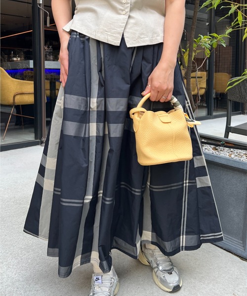 StyleSea（スタイルシー）の「チェック柄タフタスカート（スカート・レディース・ブラック/ベージュ/グレー/ブラウン/カーキ/ネイビー/グレイッシュベージュ/マルチ/ブルー/グリーン/オレンジ/ブルー系その他/ピンク/イエロー・FREE）」の2枚目の写真
