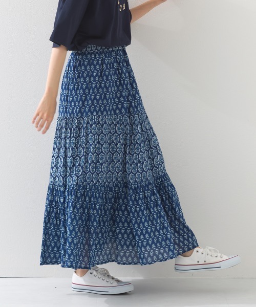 OMNES(オムネス)の「コットンボイル総柄切り替えティアードスカート(スカート・レディース・マスタード/パープル/ネイビー/ブルー・FREE)」の2枚目の写真