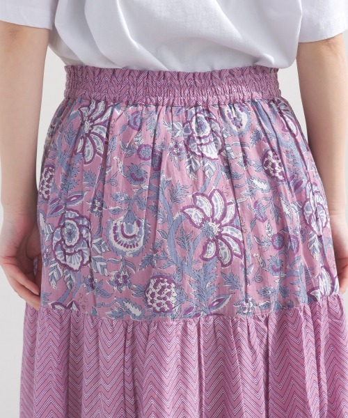 OMNES(オムネス)の「コットンボイル総柄切り替えティアードスカート(スカート・レディース・マスタード/パープル/ネイビー/ブルー・FREE)」の7枚目の写真