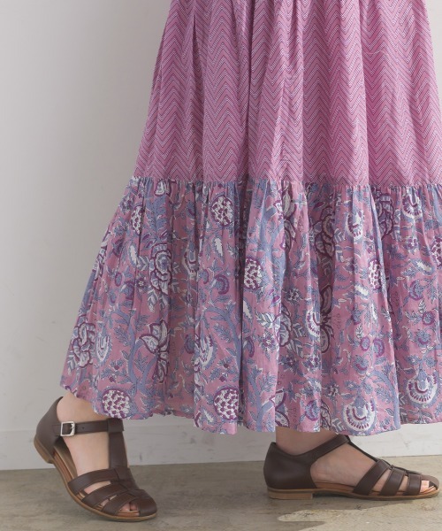 OMNES(オムネス)の「コットンボイル総柄切り替えティアードスカート(スカート・レディース・マスタード/パープル/ネイビー/ブルー・FREE)」の8枚目の写真