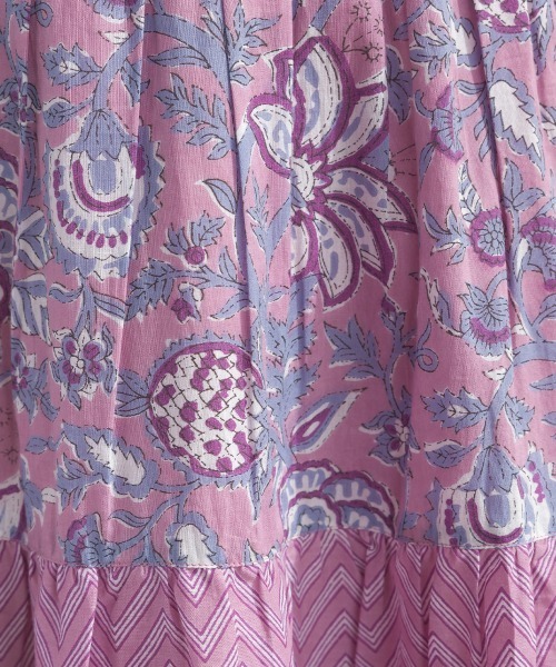 OMNES(オムネス)の「コットンボイル総柄切り替えティアードスカート(スカート・レディース・マスタード/パープル/ネイビー/ブルー・FREE)」の10枚目の写真