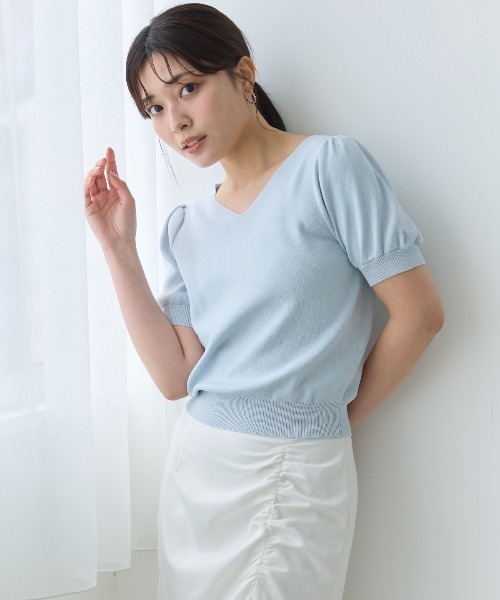 AND COUTURE(アンドクチュール)の「ベーシックVネックプルオーバー(ニット/セーター・レディース・オフホワイト/ピンク/ブラック/ライトグレー/ネイビー・FREE)」の4枚目の写真