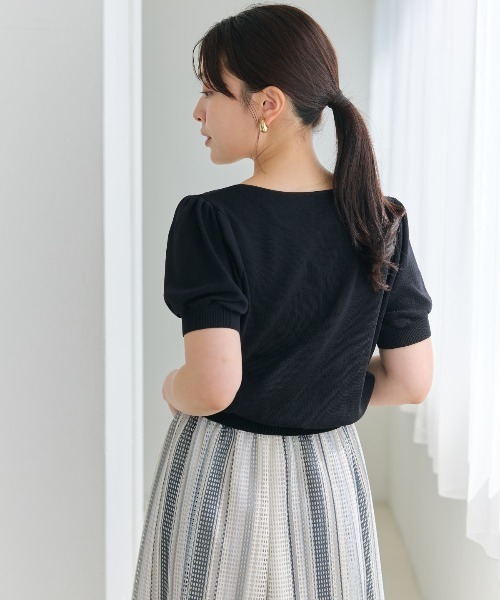 AND COUTURE(アンドクチュール)の「ベーシックVネックプルオーバー(ニット/セーター・レディース・オフホワイト/ピンク/ブラック/ライトグレー/ネイビー・FREE)」の9枚目の写真