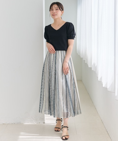AND COUTURE(アンドクチュール)の「ベーシックVネックプルオーバー(ニット/セーター・レディース・オフホワイト/ピンク/ブラック/ライトグレー/ネイビー・FREE)」の8枚目の写真