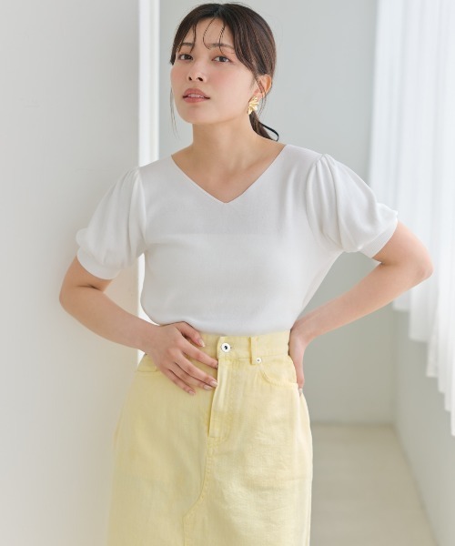 AND COUTURE(アンドクチュール)の「ベーシックVネックプルオーバー(ニット/セーター・レディース・オフホワイト/ピンク/ブラック/ライトグレー/ネイビー・FREE)」の7枚目の写真