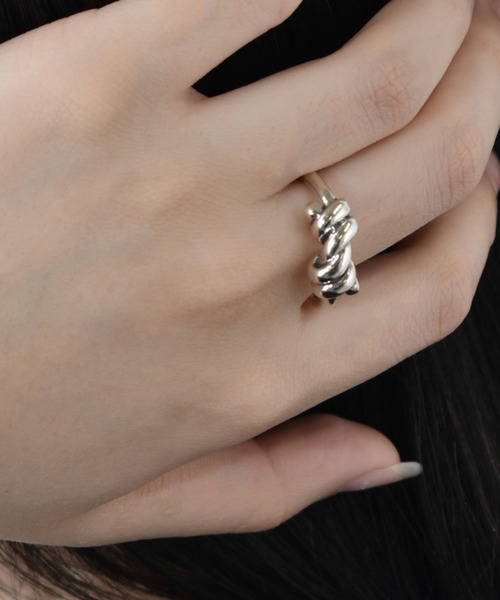 H.O.V(フォブ)の「【H.O.V】KNOT THEORY RING/ノット シアリー リング ユニセックス(リング・レディース・シルバー・FREE)」の5枚目の写真