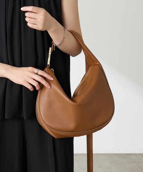 PAPILLONNER（パピヨネ）の「レザーテープショルダー（ショルダーバッグ・レディース・ブラック/ブラウン・FREE）」の3枚目の写真