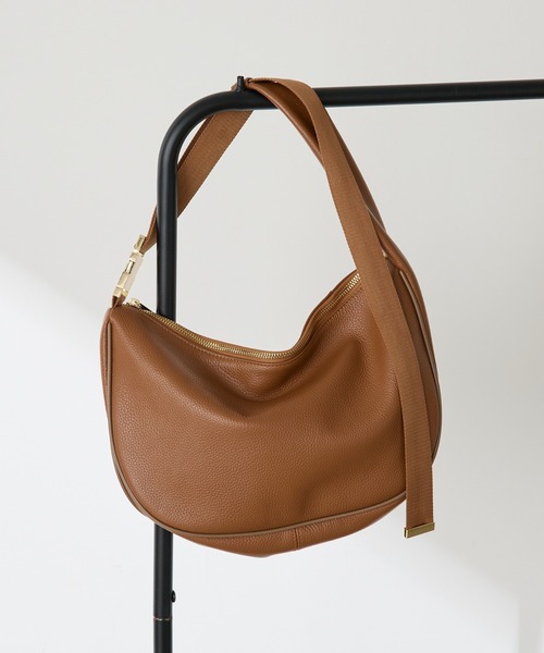 PAPILLONNER（パピヨネ）の「レザーテープショルダー（ショルダーバッグ・レディース・ブラック/ブラウン・FREE）」の9枚目の写真