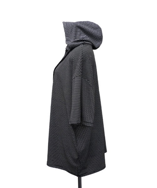 CLOTHY(クロシィ)の「【ゆるっとリラクシーなオーバーサイズ】ボーダースキッパーパーカー(パーカー・レディース・ホワイト/ブラック・MEDIUM)」の6枚目の写真