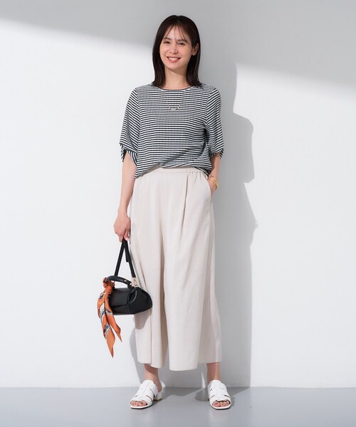 INDIVI（インディヴィ）の「【UVケア／吸汗速乾】凹凸素材ねじり袖トップス（Tシャツ/カットソー・レディース・ナチュラル/チャコールグレー/ネイビー系1/ブラック系1・13/05/38/34/19/15 ）」の20枚目の写真