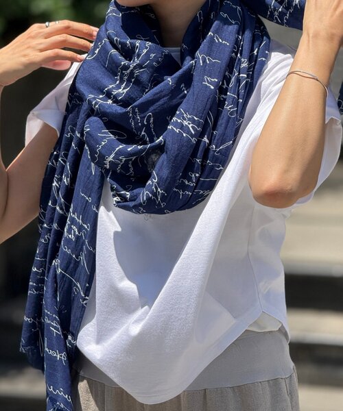 BEARDSLEY（ビアズリー）の「《CITRUS》プリントストール（ストール/ショール・レディース・ネイビー/ホワイト・FREE）」の6枚目の写真