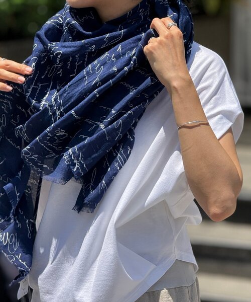 BEARDSLEY（ビアズリー）の「《CITRUS》プリントストール（ストール/ショール・レディース・ネイビー/ホワイト・FREE）」の5枚目の写真