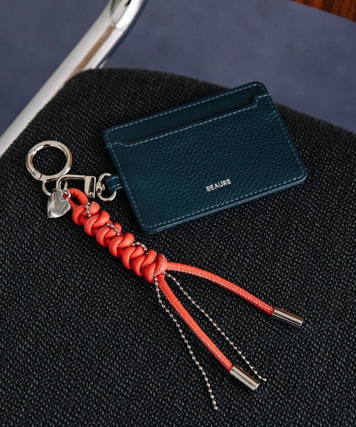 Beau're(ヴュレ)の「【BEAURE】カウレザー タッセル付 パスケース カードケース バッグチャーム 牛革 本革 B-25404(パスケース・レディース・アイボリー/ネイビー/イエロー/ブラウン/ピンク/シルバー・FREE)」の1枚目の写真
