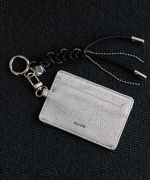 Beau're(ヴュレ)の「【BEAURE】カウレザー タッセル付 パスケース カードケース バッグチャーム 牛革 本革 B-25404(パスケース・レディース・アイボリー/ネイビー/イエロー/ブラウン/ピンク/シルバー・FREE)」の6枚目の写真