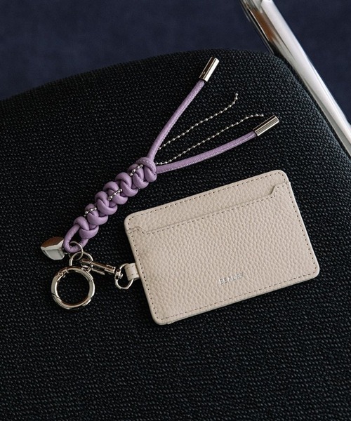 Beau're(ヴュレ)の「【BEAURE】カウレザー タッセル付 パスケース カードケース バッグチャーム 牛革 本革 B-25404(パスケース・レディース・アイボリー/ネイビー/イエロー/ブラウン/ピンク/シルバー・FREE)」の2枚目の写真