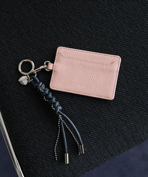 Beau're(ヴュレ)の「【BEAURE】カウレザー タッセル付 パスケース カードケース バッグチャーム 牛革 本革 B-25404(パスケース・レディース・アイボリー/ネイビー/イエロー/ブラウン/ピンク/シルバー・FREE)」の12枚目の写真