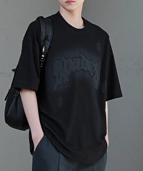 A'GEM9(エージェムナイン)の「A'GEM/9 × .kom 『DG』クラッシュ加工ロゴブラックTシャツ(Tシャツ/カットソー・メンズ・ブラック・M)」の2枚目の写真