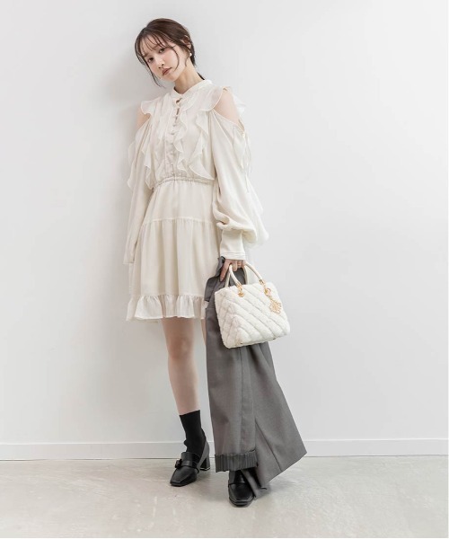 RANDA（ランダ）の「2WAY ファーキルティングハンドバッグ（ハンドバッグ・レディース・アイボリー/ブルー/グレイッシュベージュ・FREE）」の6枚目の写真