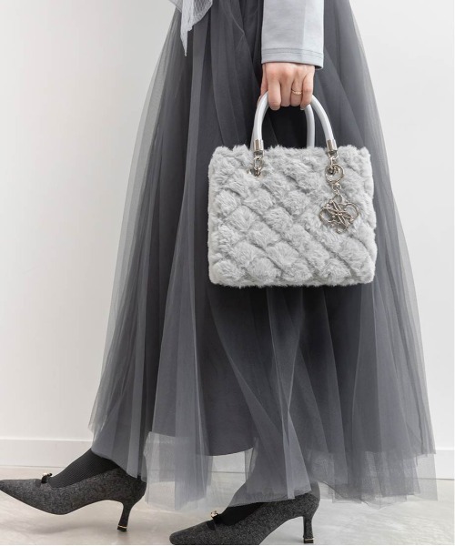 RANDA（ランダ）の「2WAY ファーキルティングハンドバッグ（ハンドバッグ・レディース・アイボリー/ブルー/グレイッシュベージュ・FREE）」の8枚目の写真