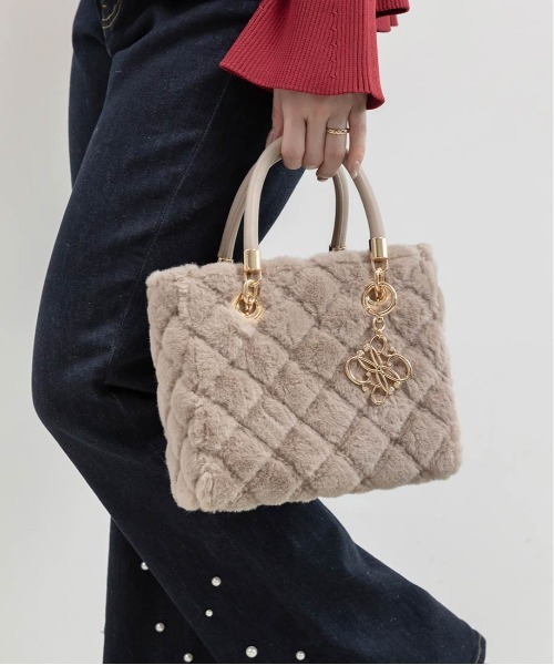 RANDA（ランダ）の「2WAY ファーキルティングハンドバッグ（ハンドバッグ・レディース・アイボリー/ブルー/グレイッシュベージュ・FREE）」の10枚目の写真