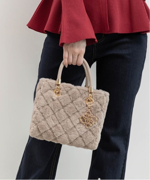 RANDA（ランダ）の「2WAY ファーキルティングハンドバッグ（ハンドバッグ・レディース・アイボリー/ブルー/グレイッシュベージュ・FREE）」の11枚目の写真