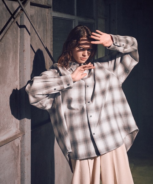 CASPER JOHN(キャスパージョン)の「Various loose shirts -ombre check- /バリアスルーズシャツ -オンブレチェック-(シャツ/ブラウス・メンズ・グリーン/ホワイト/ベージュ・LARGE/MEDIUM/SMALL/X-SMALL)」の19枚目の写真