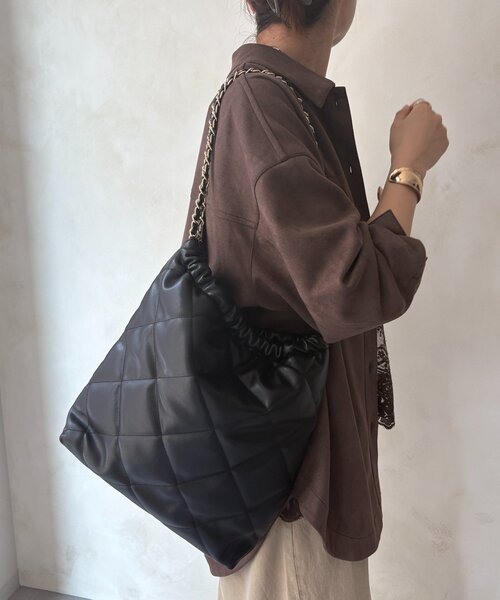 DouDou(ドゥドゥ)の「キルティングチェーンショルダー(ショルダーバッグ・レディース・キャメル/ブラック・FREE)」の4枚目の写真