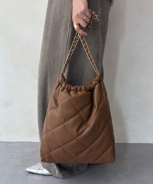 DouDou(ドゥドゥ)の「キルティングチェーンショルダー(ショルダーバッグ・レディース・キャメル/ブラック・FREE)」の11枚目の写真