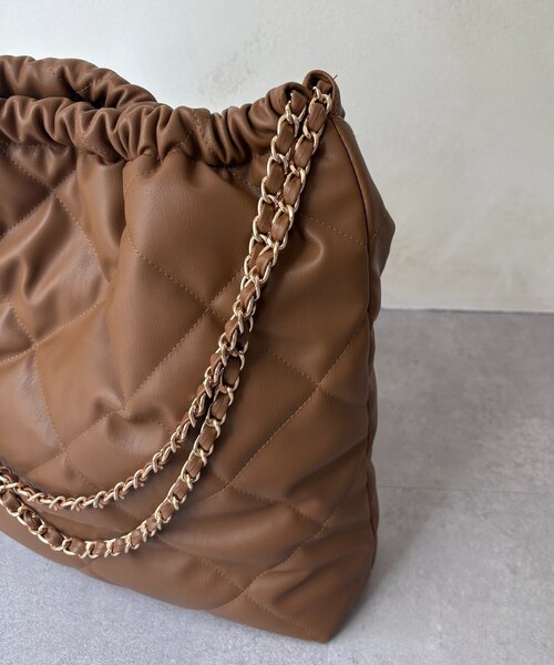 DouDou(ドゥドゥ)の「キルティングチェーンショルダー(ショルダーバッグ・レディース・キャメル/ブラック・FREE)」の14枚目の写真